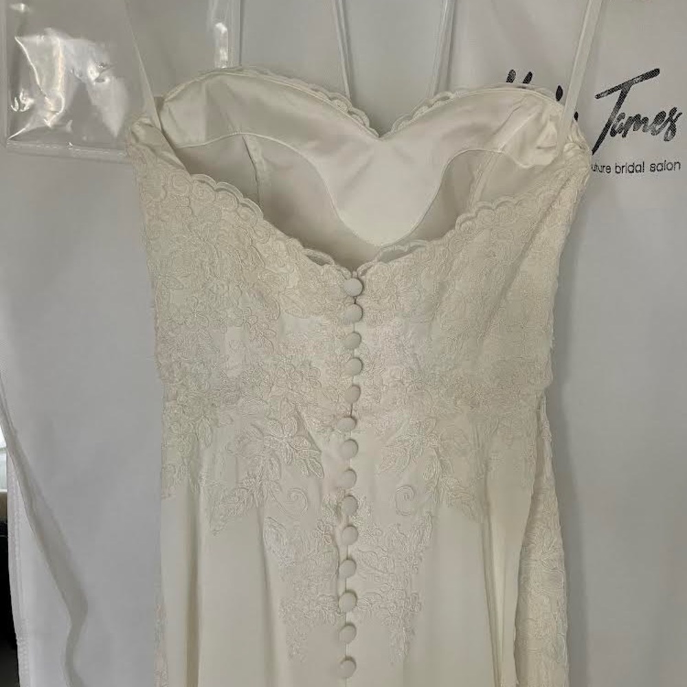 Angel Rivera 'Dawn (Kinsley James exclusive) Wedding Dress - Picture 3 of 5